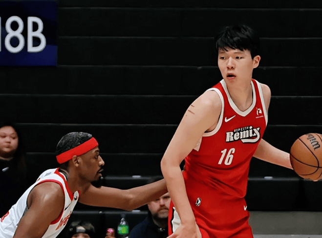 落后19分，杨瀚森上场了！斯普利特：是时候考虑对阵容做出改变！
